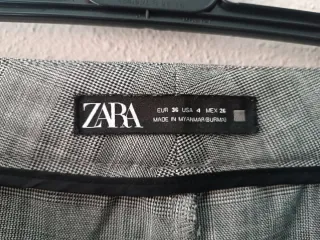 Pantalón de cuadros gris