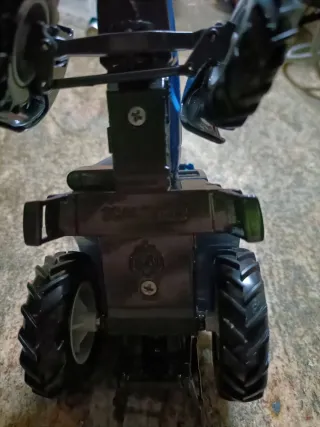 Tractor Joal azul, para Esteban.