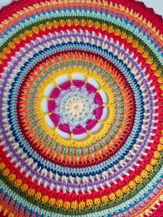 Tapete redondo ganchillo estilo mandala 22 cm. Diá