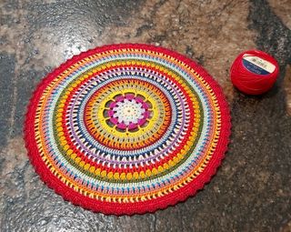 Tapete redondo ganchillo estilo mandala 22 cm. Diá