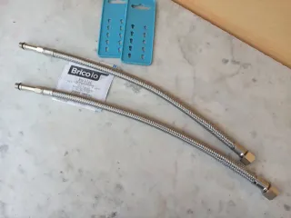 Attacchino flessibile per rubinetto lavabo