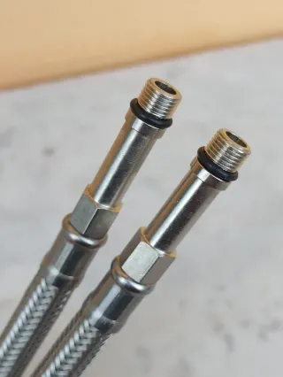 Attacchino flessibile per rubinetto lavabo