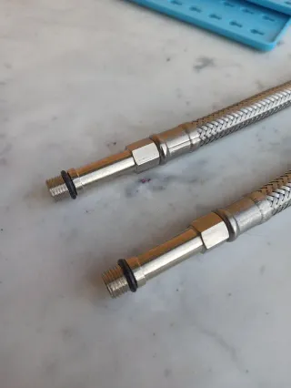 Attacchino flessibile per rubinetto lavabo