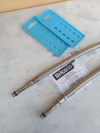 Attacchino flessibile per rubinetto lavabo