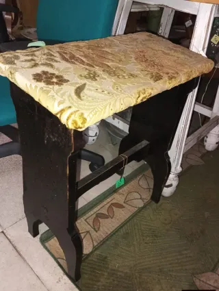 Reclinatorio antiguo tapizado