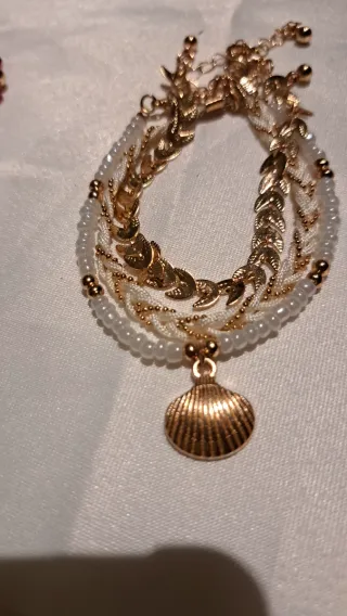 Conjunto 3 Pulseras Doradas con Conchas y Cristale