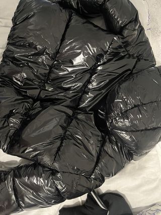 Abrigo Bershka negro brillante Talla S