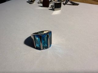 Anillo Plateado con Piedras Azules