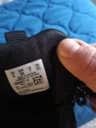 Lote 2 pares zapatillas Puma negro/dorado