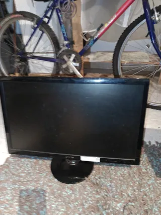 Ordenador sobremesa LG con pantalla