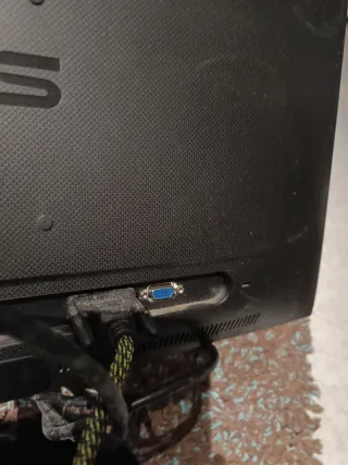 Ordenador sobremesa LG con pantalla