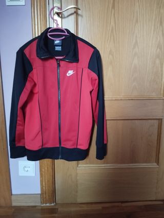 Chaqueta Nike Roja y Negra Talla 12 13 años