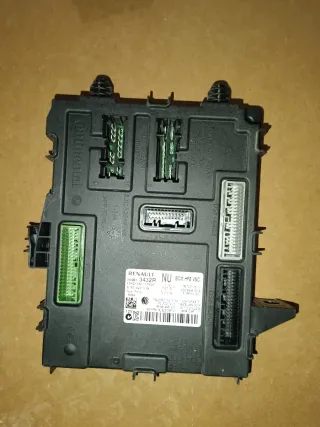 Centralita Renault 284B13432R BCM HFE VSC