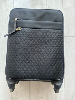 Maleta de viaje negra acolchada