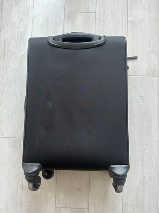 Maleta de viaje negra acolchada