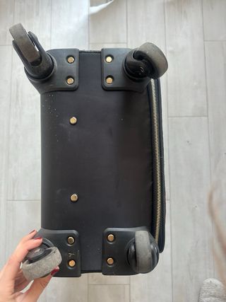 Maleta de viaje negra acolchada