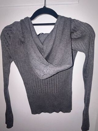 Cárdigan gris con capucha