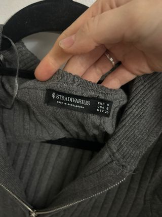 Cárdigan gris con capucha