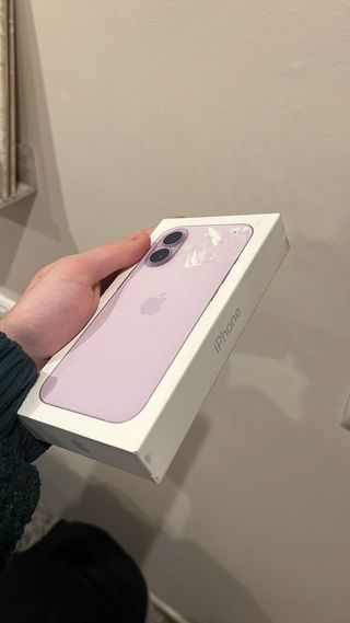 iPhone 17 Morado