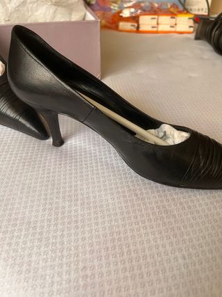 Zapatos de piel negros de tacón