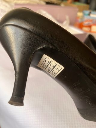 Zapatos de piel negros de tacón