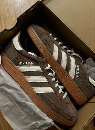 Adidas Spezial Marrones y Blancas