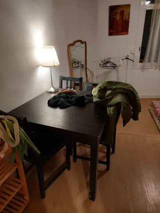 Mesa de comedor  extensible y 3 sillas de madera