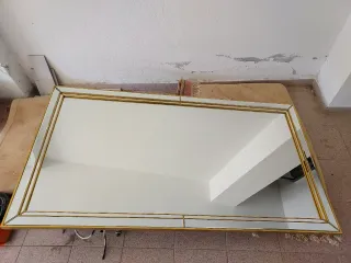 Espejo grande dorado con marco biselado