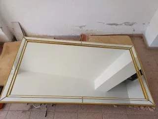 Espejo grande dorado con marco biselado