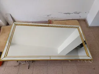 Espejo grande dorado con marco biselado