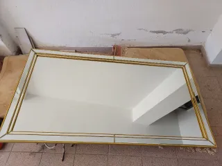 Espejo grande dorado con marco biselado