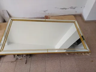 Espejo grande dorado con marco biselado