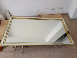 Espejo grande dorado con marco biselado