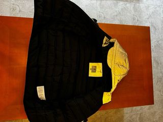 Abrigo Silksil plateado y negro