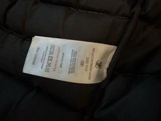 Abrigo Silksil plateado y negro