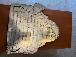 Abrigo Silksil plateado y negro