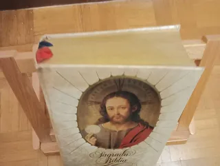 Sagrada Biblia y Atril