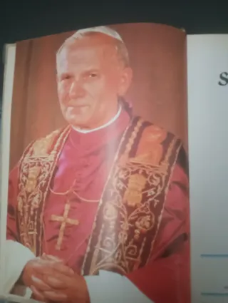 Sagrada Biblia y Atril