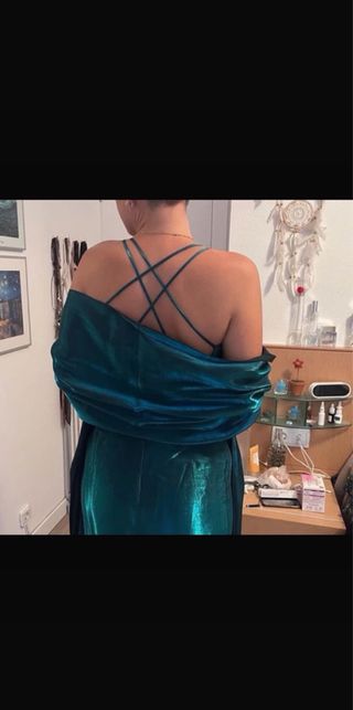 Precioso vestido de ceremonia verde esmeralda