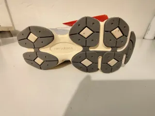 Zapatillas New Balance Beige y gris