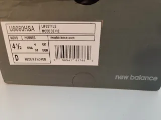 Zapatillas New Balance Beige y gris