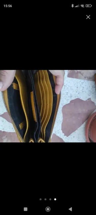 Cartera de mujer dorada