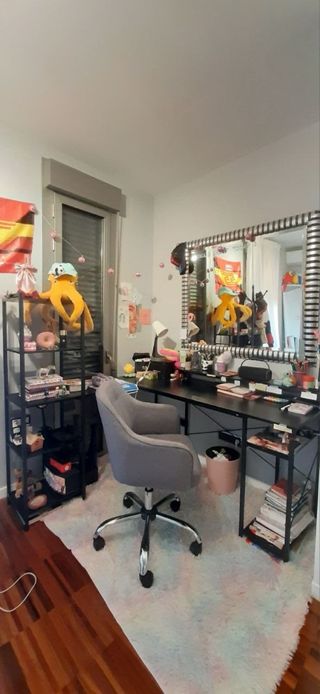 Escritorio negro y gris