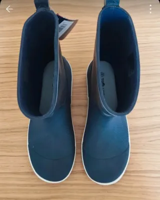 Botas de agua Trollkids negras y rojas