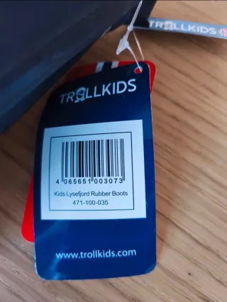 Botas de agua Trollkids negras y rojas