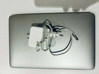 MacBook Air 11" (2015) con Batería Nueva
