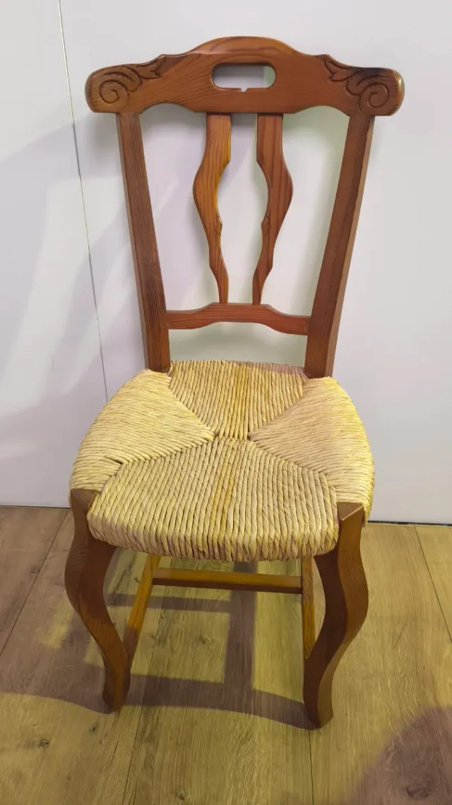 SILLAS RUSTICAS DE MADERA Y ENEA COMO NUEVAS