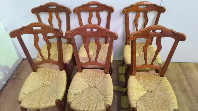 SILLAS RUSTICAS DE MADERA Y ENEA COMO NUEVAS