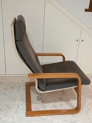 Poltrona Ikea con cuscino grigio