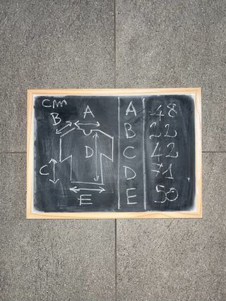 T-shirt Uniqlo x Attack on titan Size S Small y2k